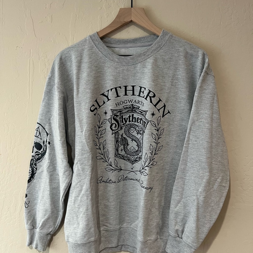 Unisex Slytherin Light Gray Sweatshirt, Size M, Harry Potter, Comfortable